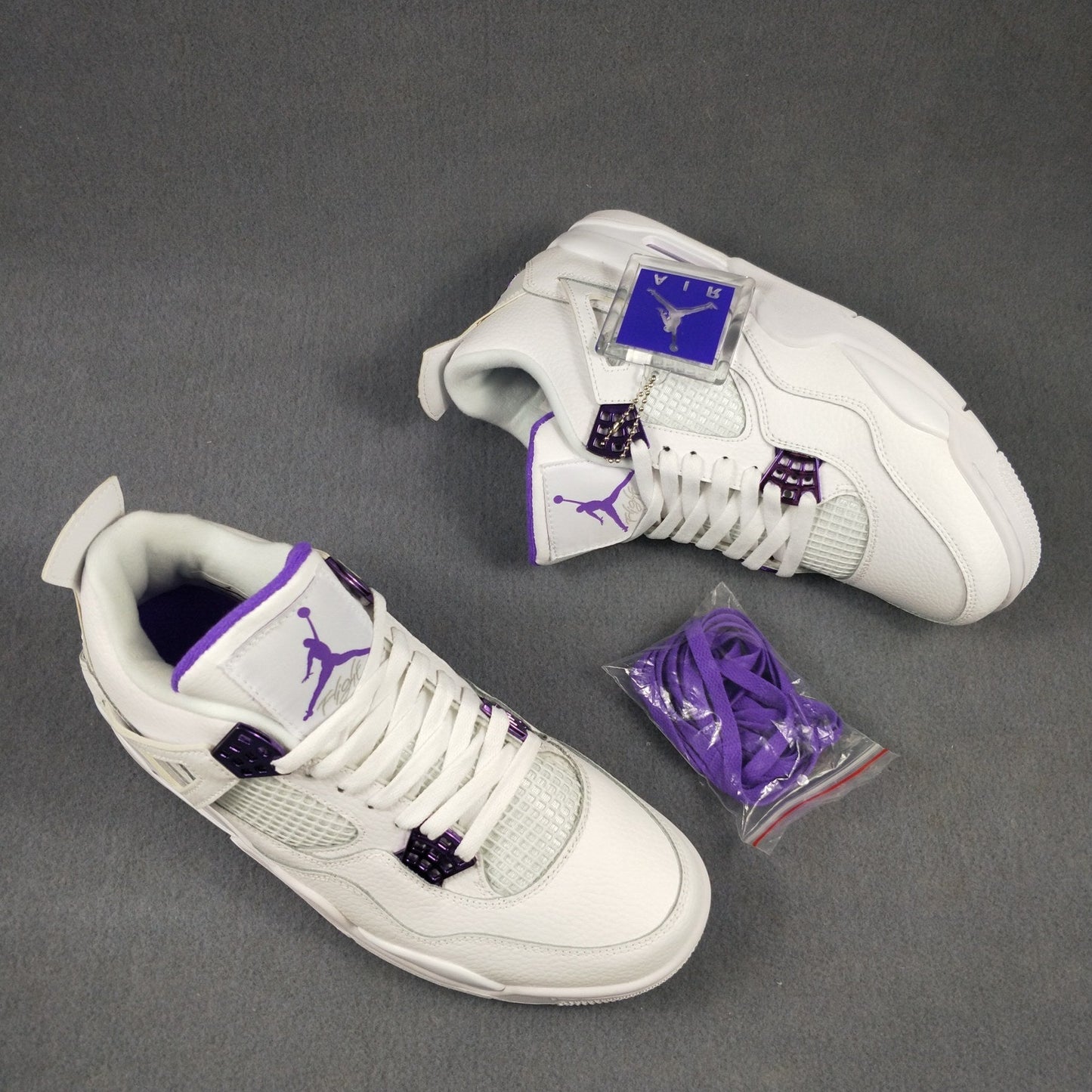 AIR JORDAN 4