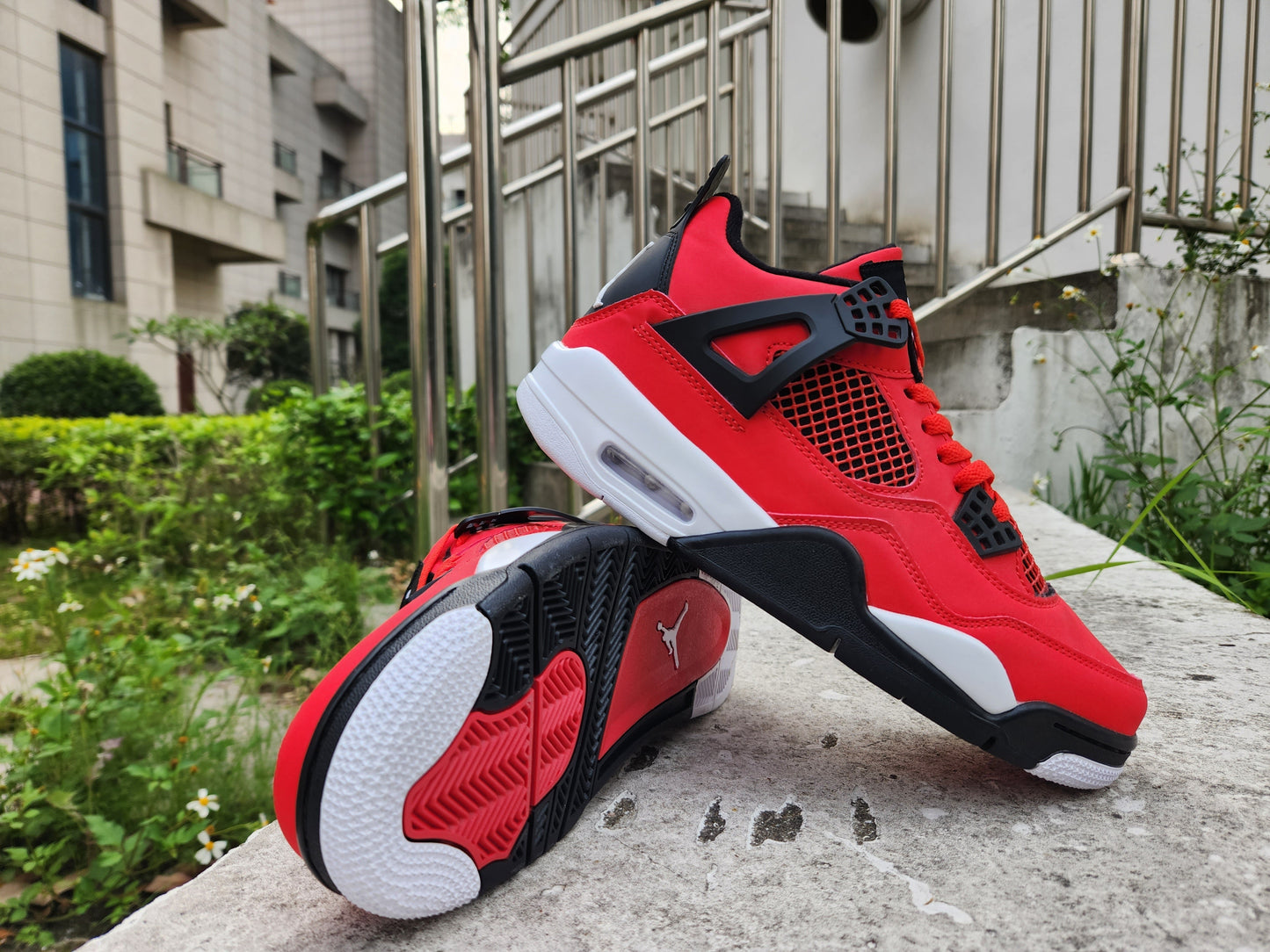 AIR JORDAN 4