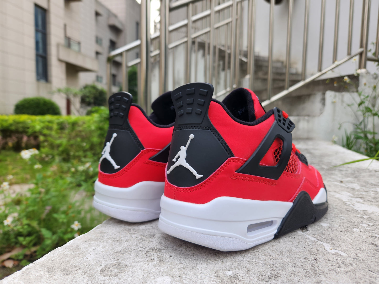 AIR JORDAN 4