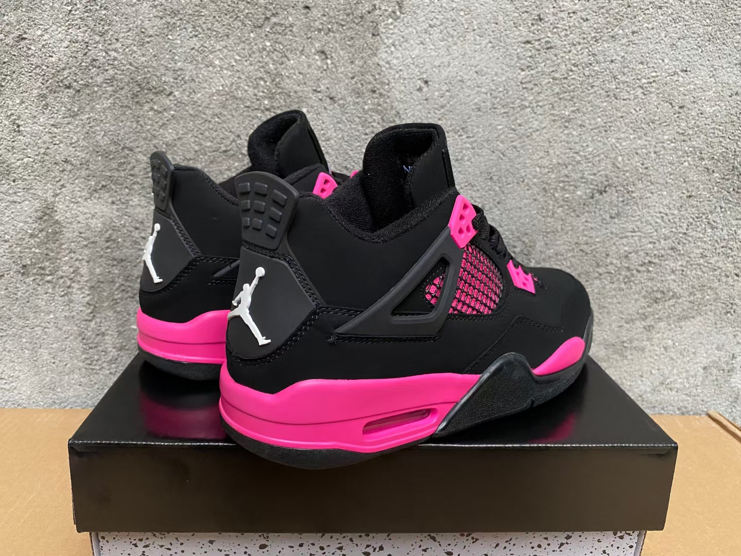 AIR JORDAN 4