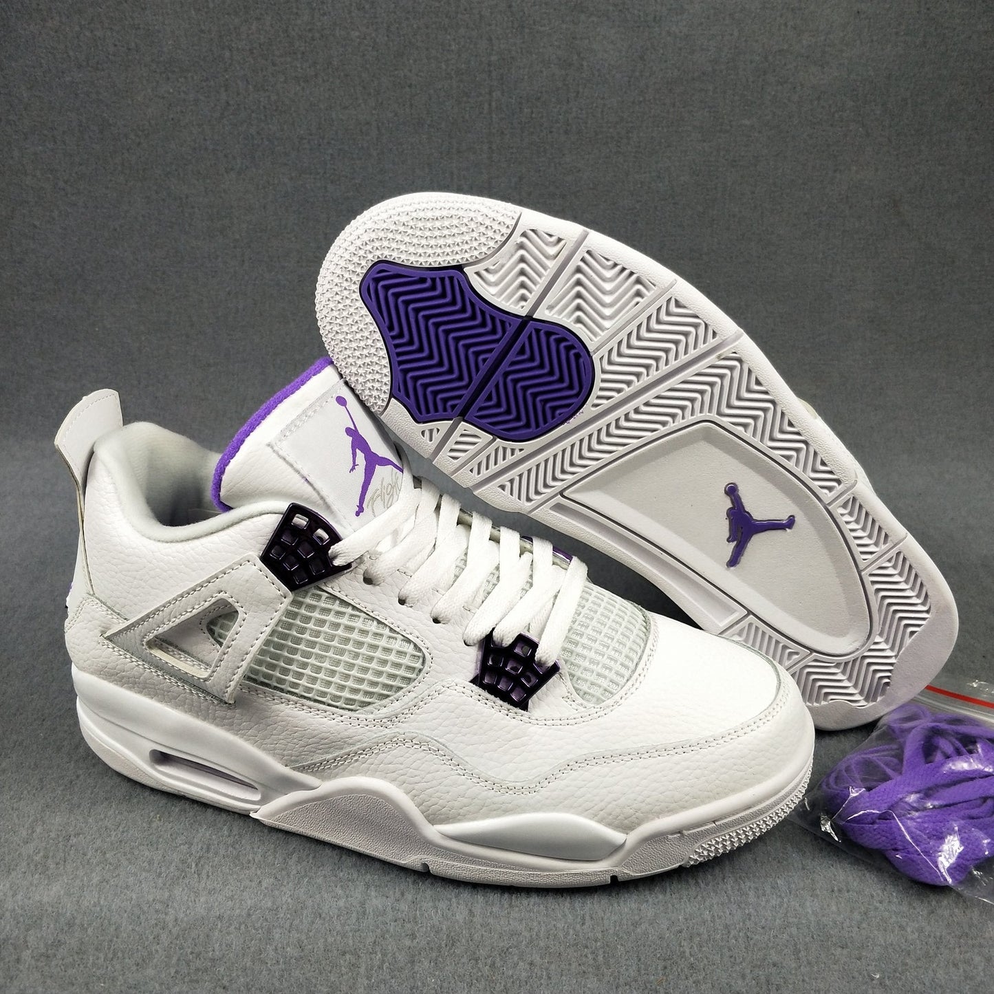 AIR JORDAN 4