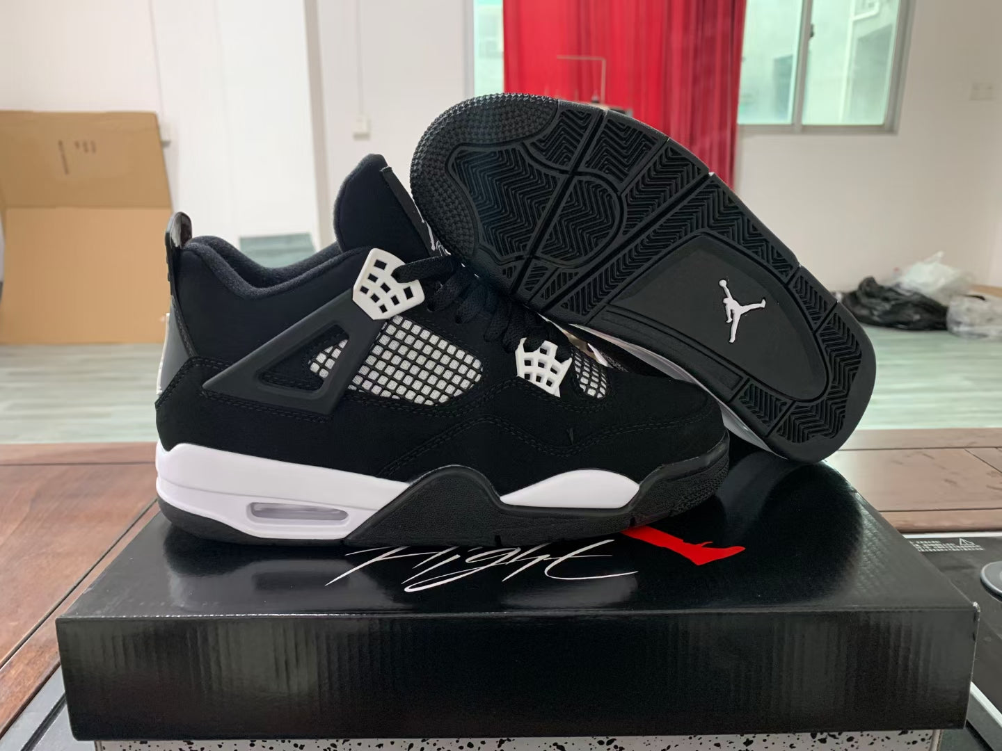AIR JORDAN 4